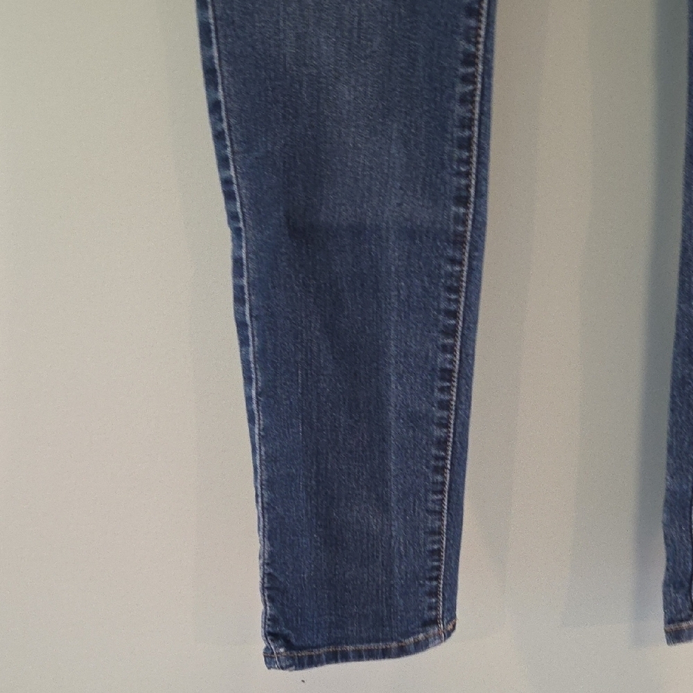Levi's Pull-on Skinny Blue Jeans Woman's Size 6 - Picture 8 of 14